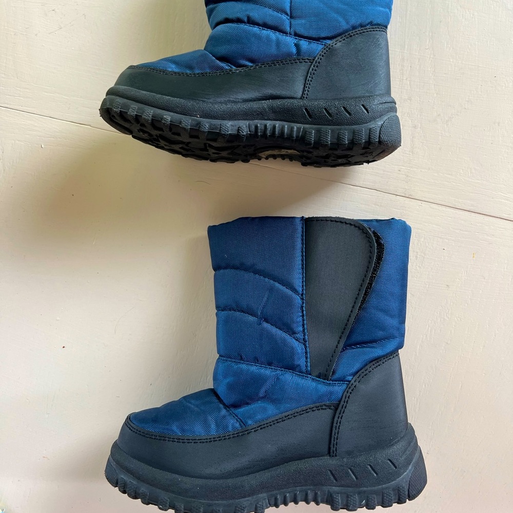 Youth snow/winter boots size 12